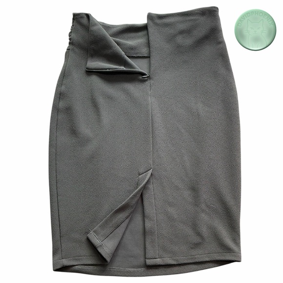Gray Pencil Skirt • Size S • Ruched Waist • Chic Workwear - Picture 4 of 8